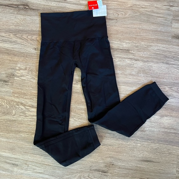 Black Spanx Seamless Leggings  NWT size M (6-8) - Picture 3 of 9